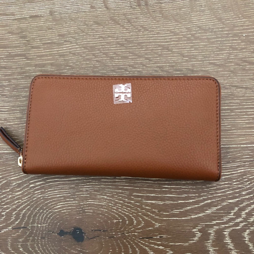 BRAND NEW Tory Burch wallet